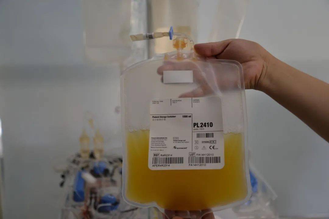 献血有两种方式,一种是捐献全血,一种是捐献成分血,也就是单采血小板