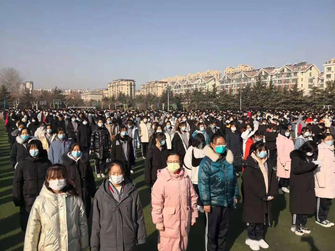 阳光学少辞旧迎新启新篇驰而不息赢期末城阳三中举行青年担当防疫情