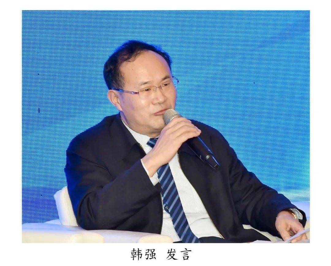 青岛大学法学院杨永志副教授主持了闭幕式,宣读优秀论文获奖名单并