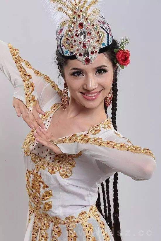 抖音粉丝百万打动郭富城惊艳金星这位新疆舞蹈女神到底有多美