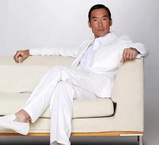 郑浩南与好友火锅聚会阿紫刘玉翠和吴毅出席健身效果好