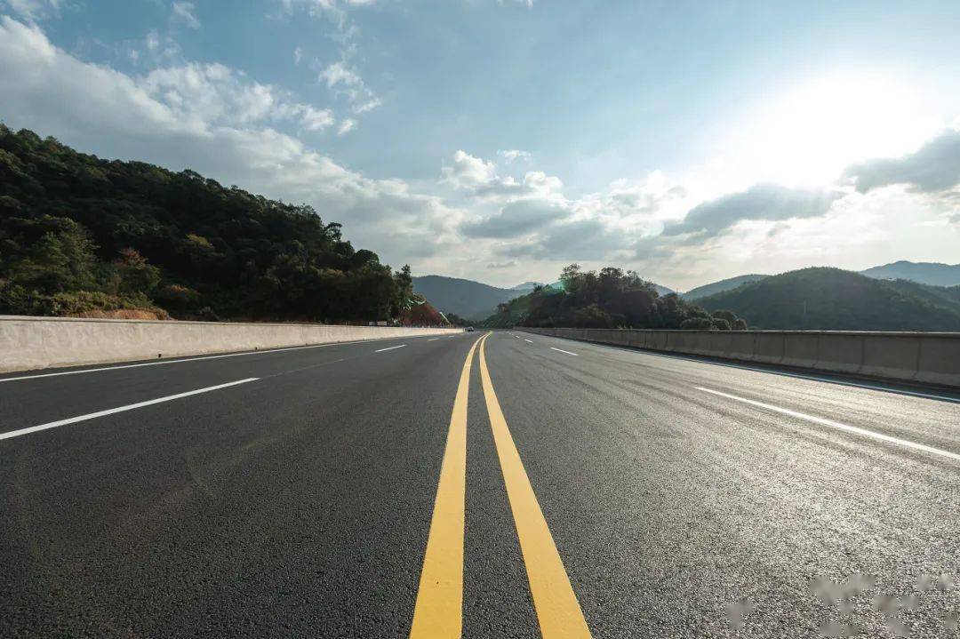 中横线快速路(一期)西起西二环路,东至寺马公路,长8.