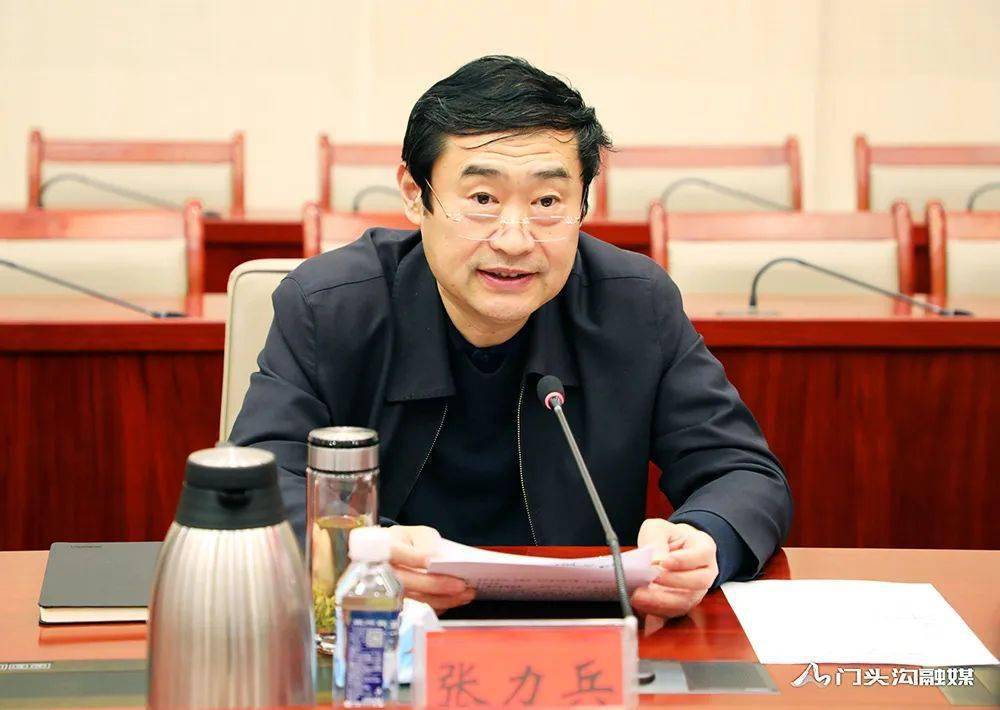 区委书记张力兵,区人大常委会主任张维刚等领导出席会议.