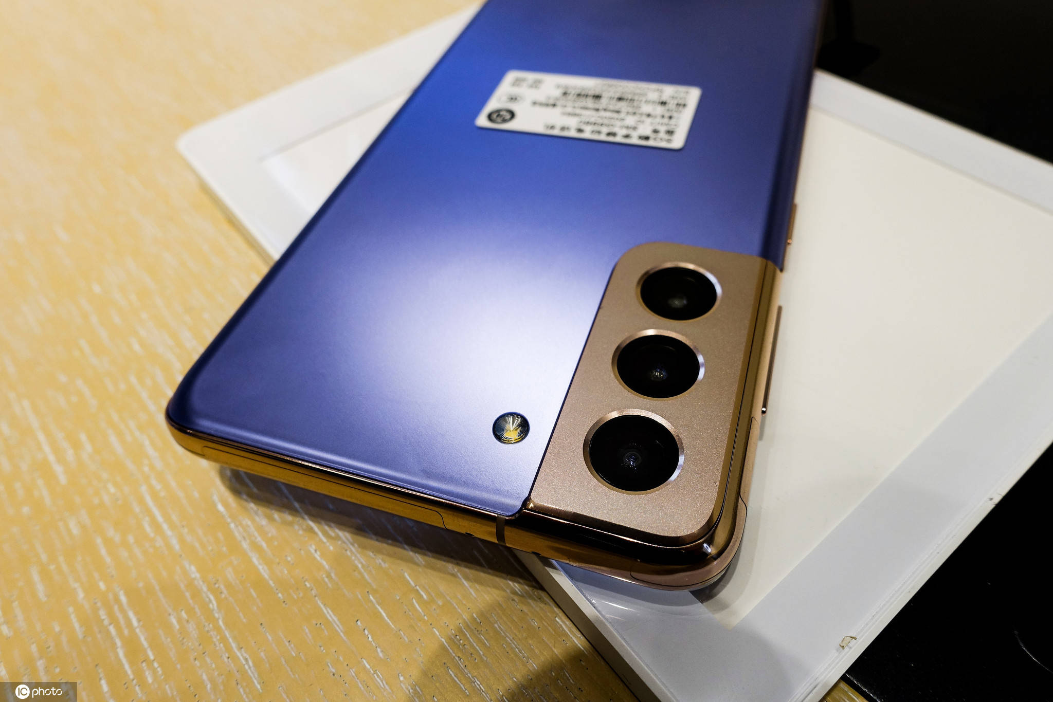 三星国行新品发布会后首日 三星新旗舰手机galaxy s21真机线下门店