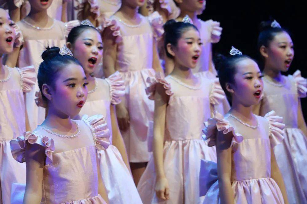 天籁童声沁心田美育成果展风采东仁堡小学萤火虫合唱团参加2021美育
