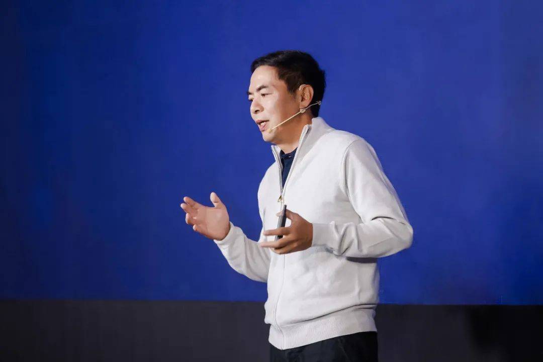表情|“炸”掉屏幕的微信表情、春节直播拜年要来了？微信十年，张小龙这样