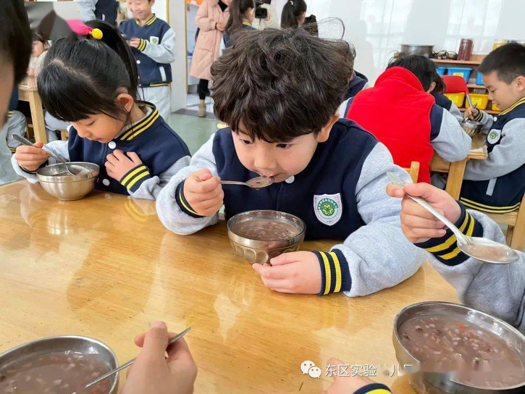 民东新区实验幼儿园举行腊八节主题活动