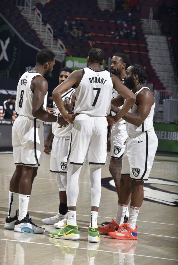 难阻失利篮网三巨头首秀合砍96分双加时不敌骑士