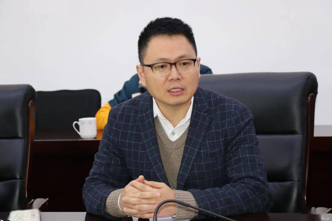 1月19日,我县举行中湖盐捐赠,外交部驻金扶贫代表,县委常委,副县长