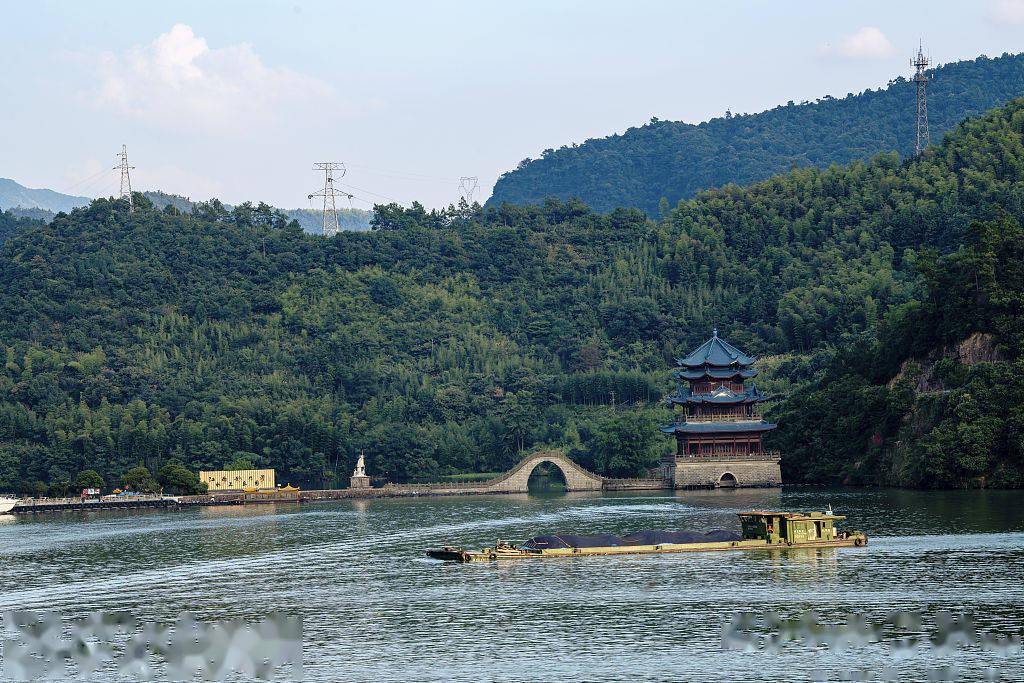 桐君山腳富春江畔桐廬一座讓你慢下來的江南小城