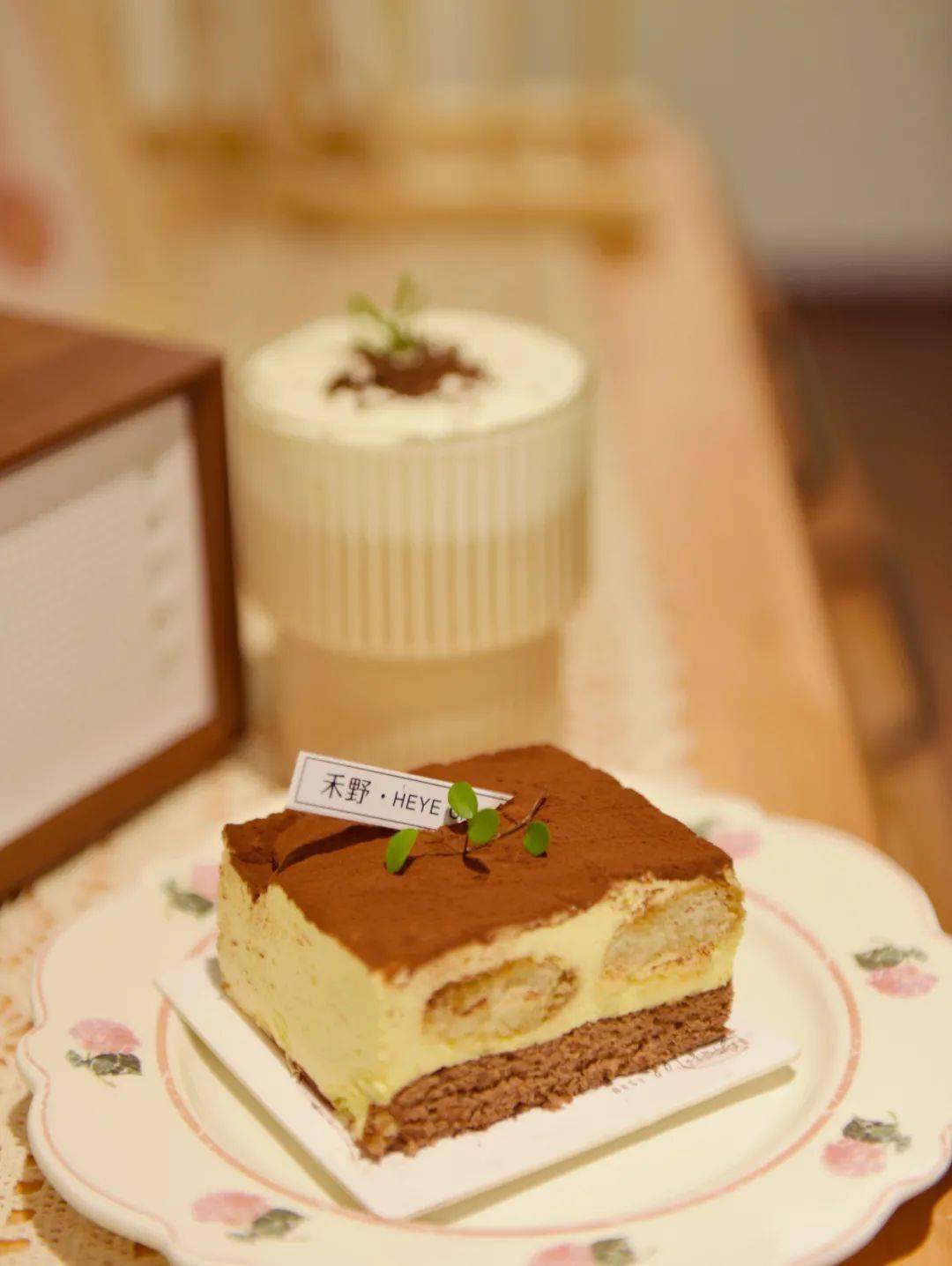 藏在闹市的佛系甜品屋只有三张桌子
