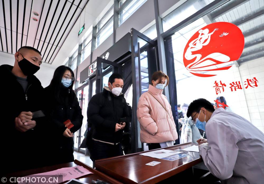 甘肃省有多少人口2021_甘肃省人口密度分布图(3)