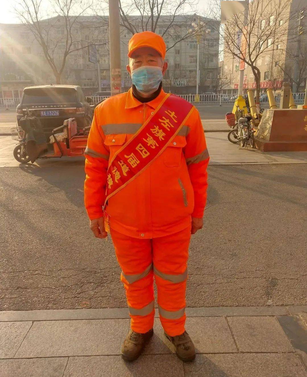 情系环卫工,温暖腊八节"—爱心企业土默特饭店慰问环卫工志愿服务活动