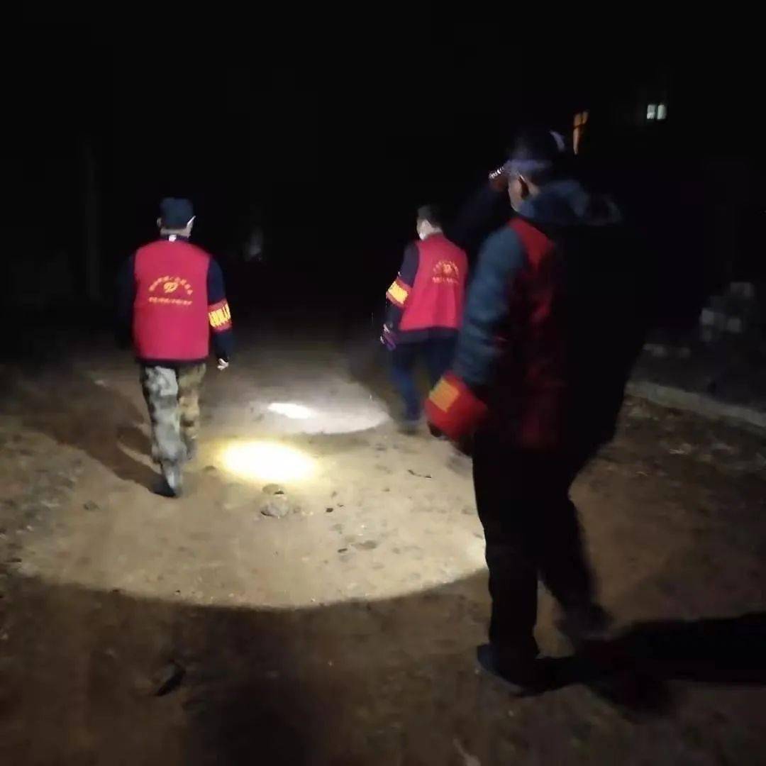 夜间巡查"不打烊",ta们竭力做好疫情防控的"守夜人"_巡逻