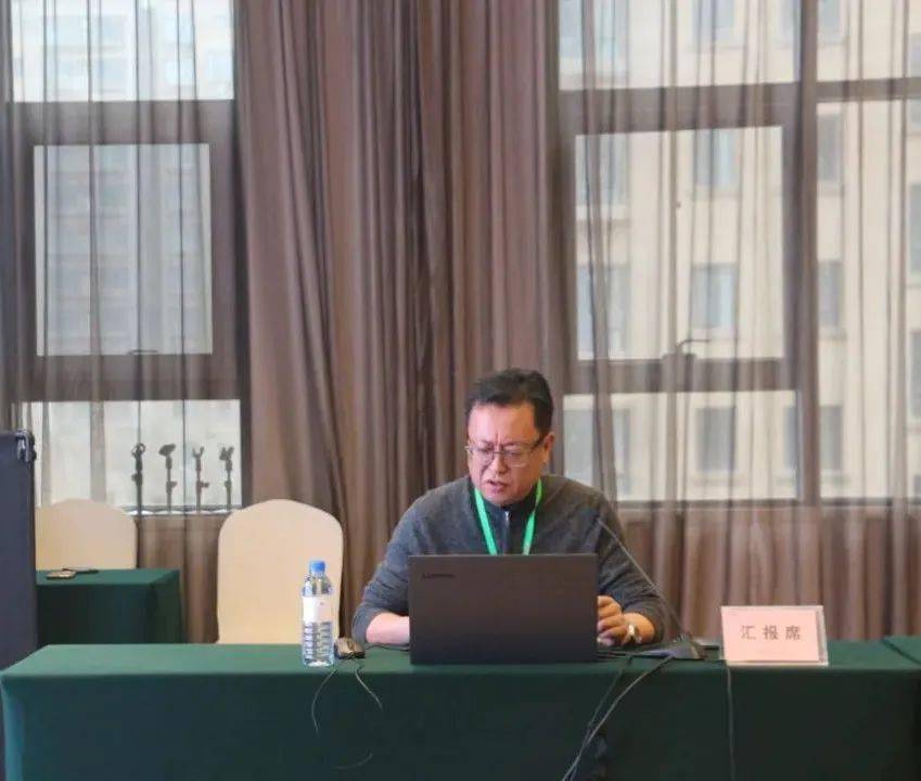 会议首先由集团董事长于海洋先生汇报《威海市园林建设集团2020年度