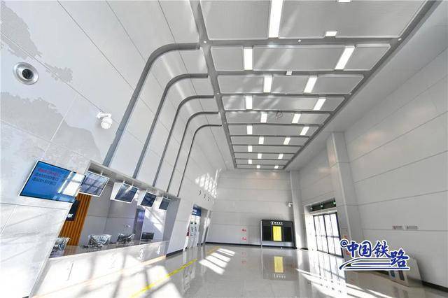 设北京朝阳,顺义西,怀柔南,密云,兴隆县西,安匠,承德南7座车站