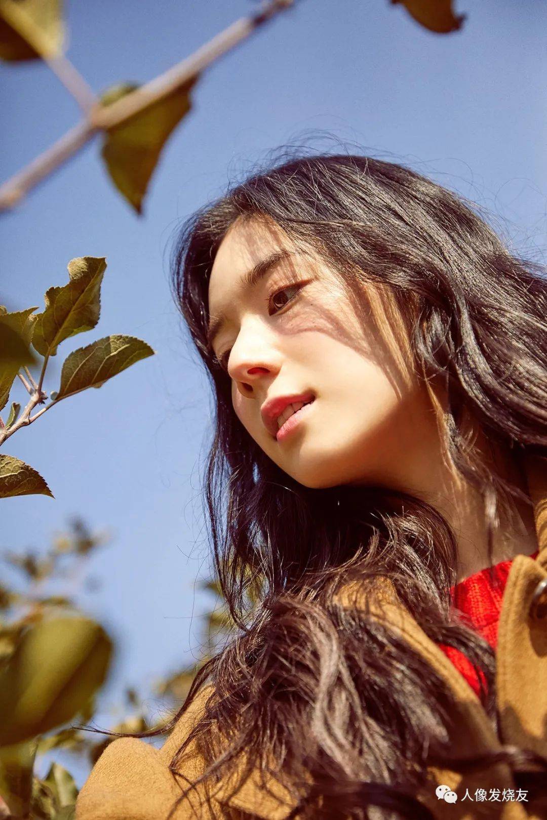 嘶被经纪人镜头下的郑恩彩秒了100遍太温柔了叭