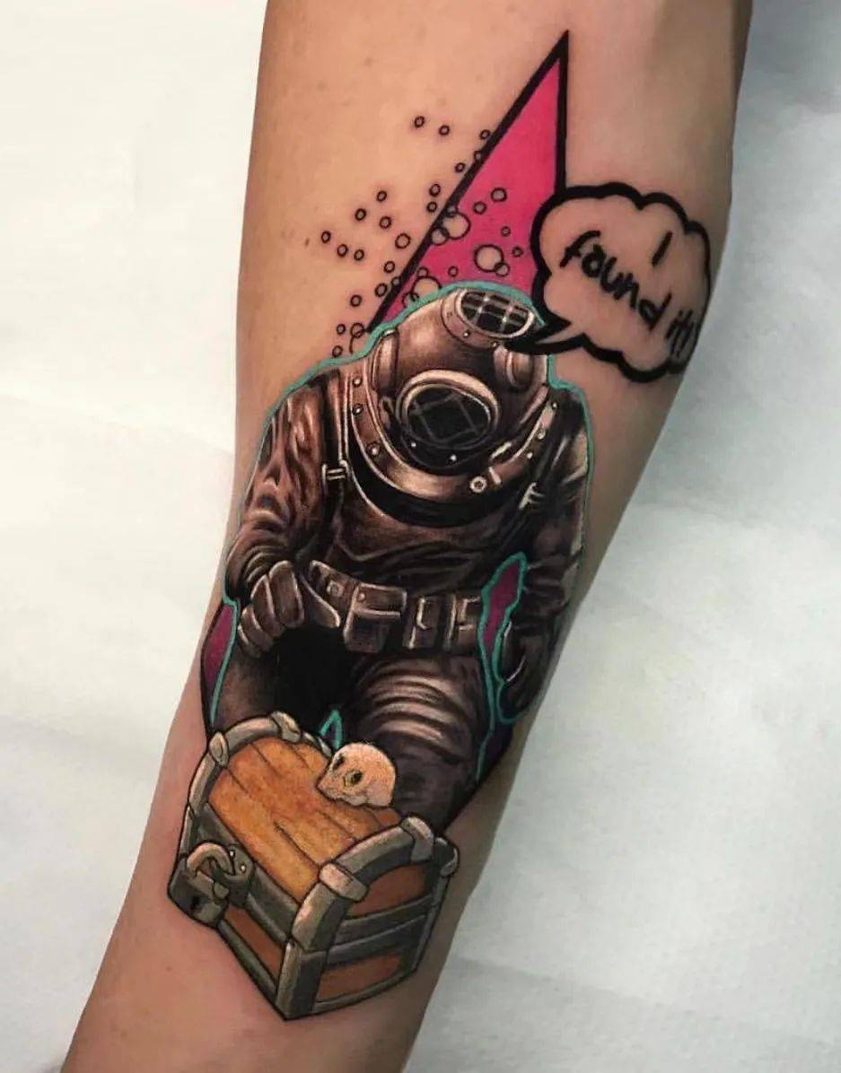 探索海底世界的潜水员纹身