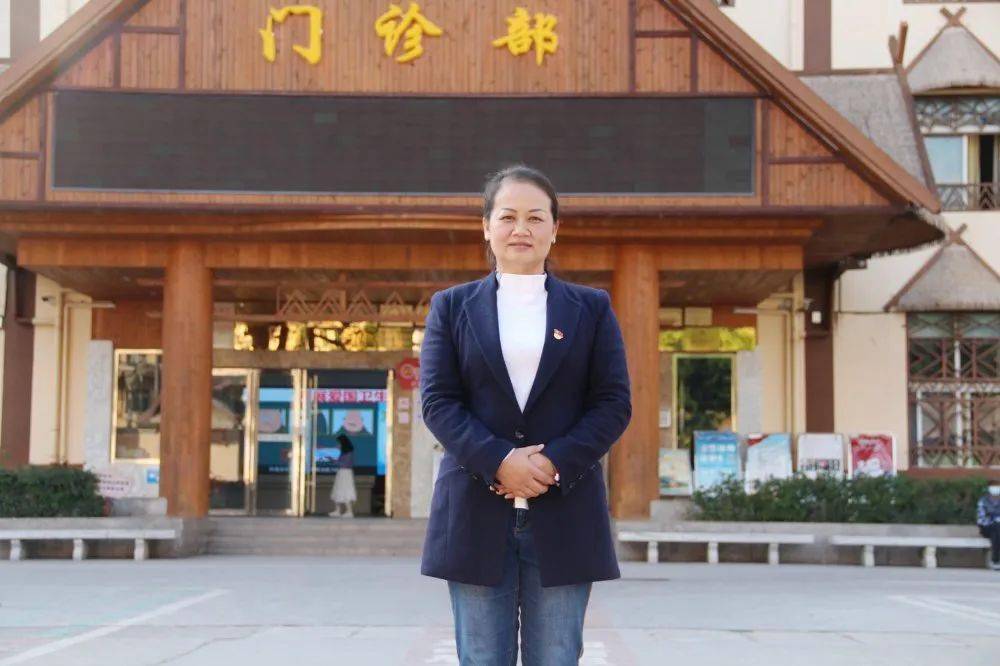 聚焦县两会我院院长许雪梅同志作为人大代表参加西盟佤族自治县第十二