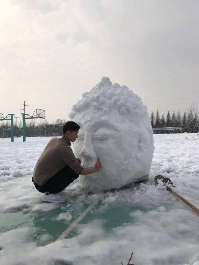 大学里都是这样堆雪人的