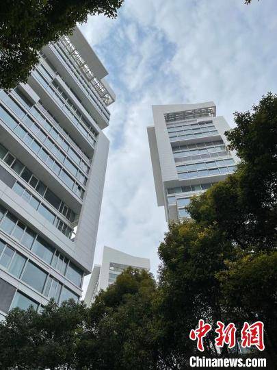楼市新政落“沪”,听听购房者们怎么说_倪女士