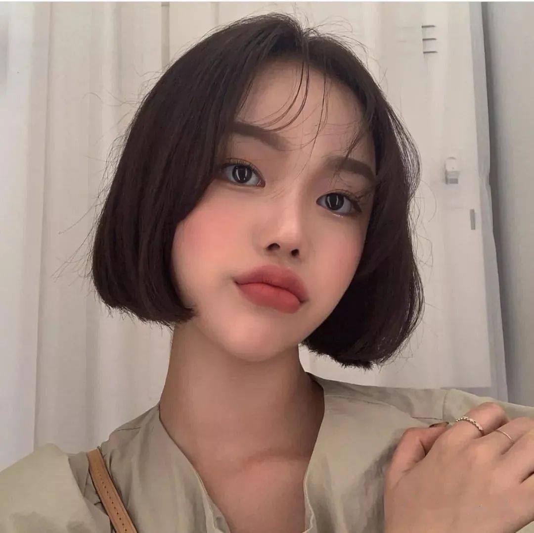 甩头发最火视频网红 34d0910e799b4d09986ef01712a16112.jpeg