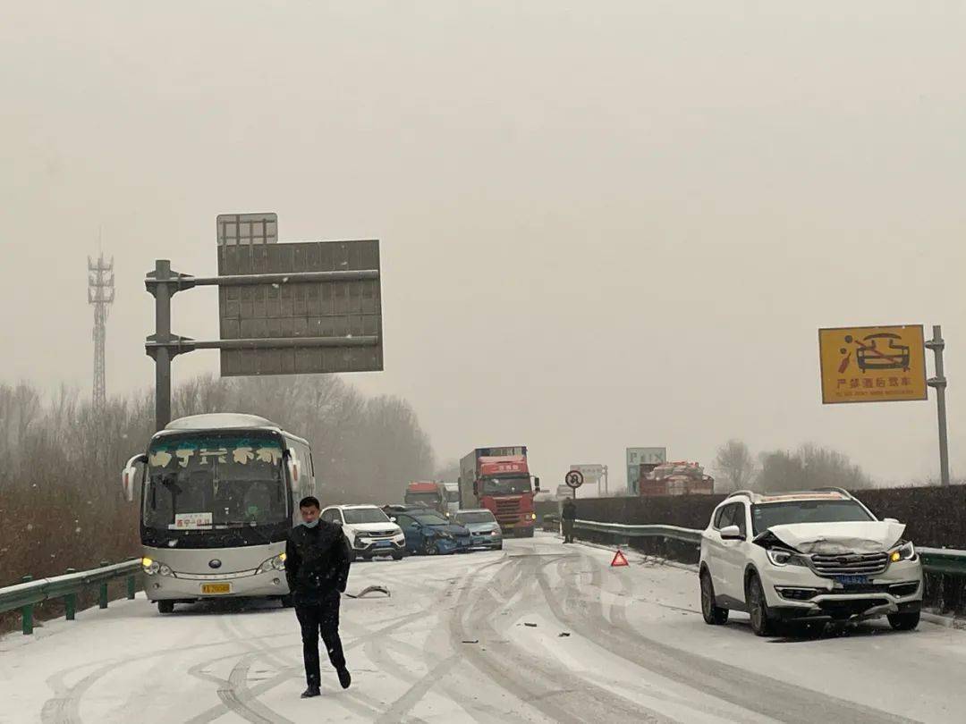 突发这地方多车相撞出行注意安全