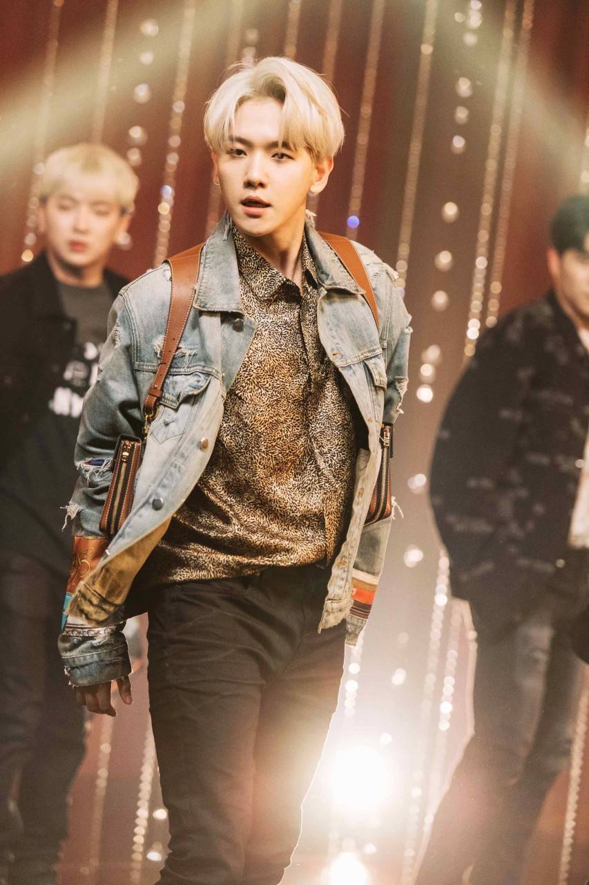 伯贤getyoualonemv花絮图part2公开百变造型继续俘获你的心