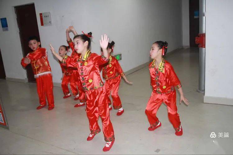 世宙中学小学部梦娃舞蹈参演内蒙古广播电视台少儿频道草原娃赞家乡