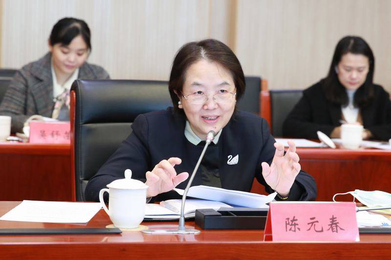 陈元春是一名女性干部,1963年2月生,重庆璧山人.