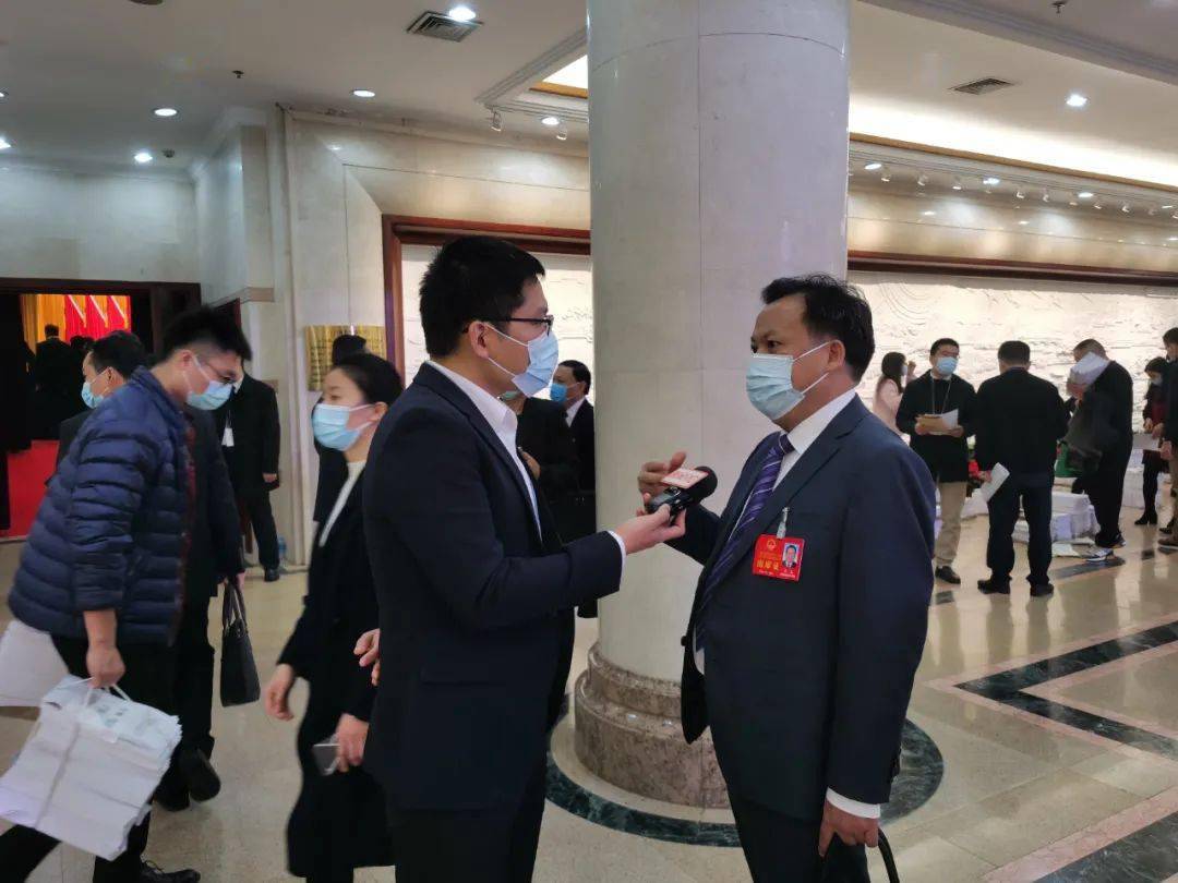 自治区人大代表上思县委副书记县长覃森接受自治区主流媒体专题采访