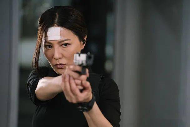 陀枪拍住飞虎陈豪查悬案宣萱又做人质