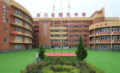 洛川县曙光中学一女生校内被多人殴打住院治疗校方由派出所调查处理