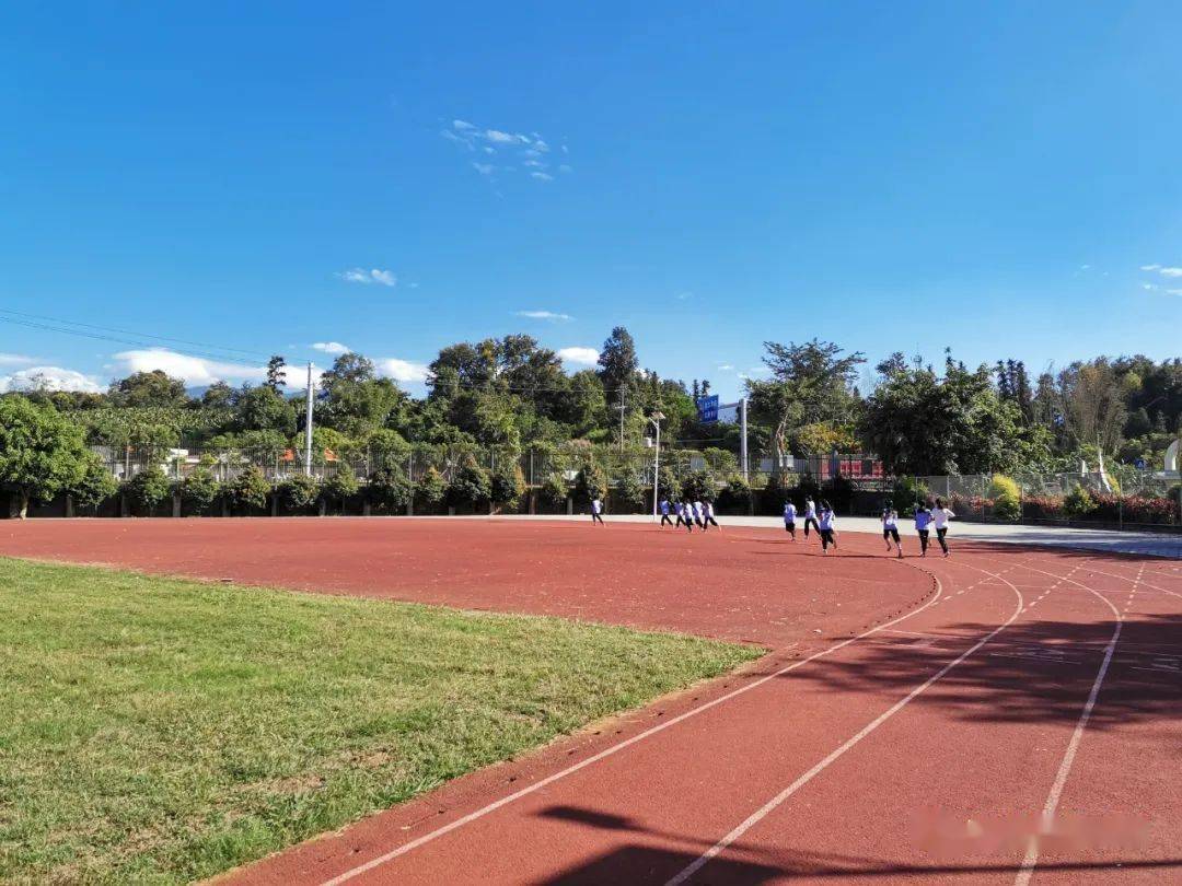 顺应改革体育先行遮放民族中学进行2020年秋季学期七年级体育统一考试