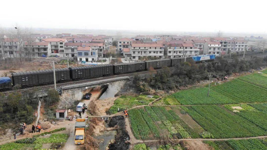 1月20日9时25分,天色阴沉,在京九线蔡山至孔垄站间上行线k1274 332米