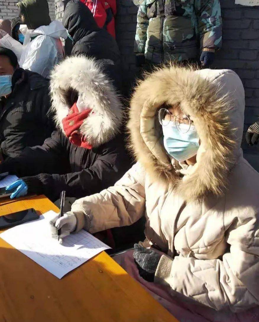 团结一心共抗疫情数科学子抗疫一线2018级1班的靳灿