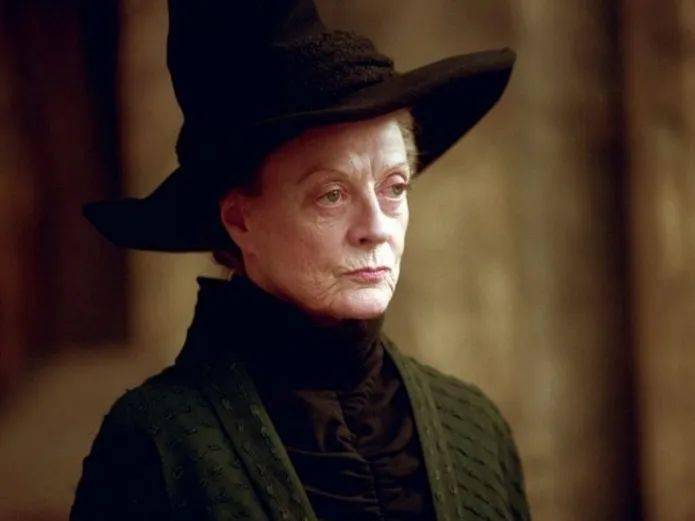 是《哈利·波特》中头戴尖顶帽,随时化身为猫的麦格教授?