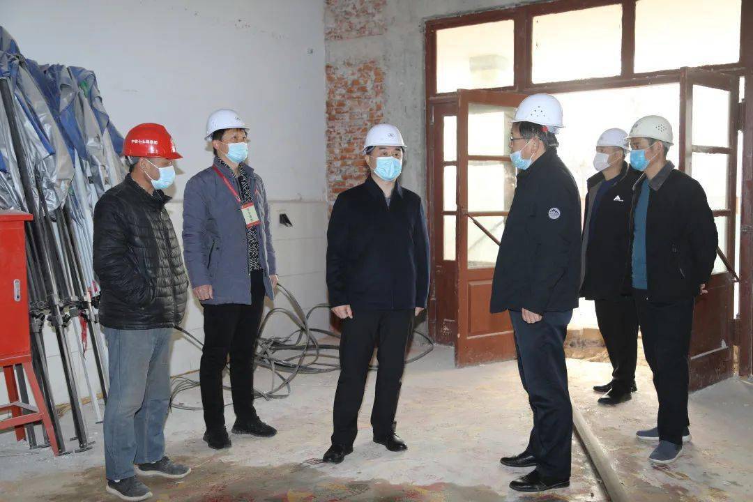 1月27日,章丘区教体局党组书记,局长刘国兴先后到辛锐中学,章丘三中等