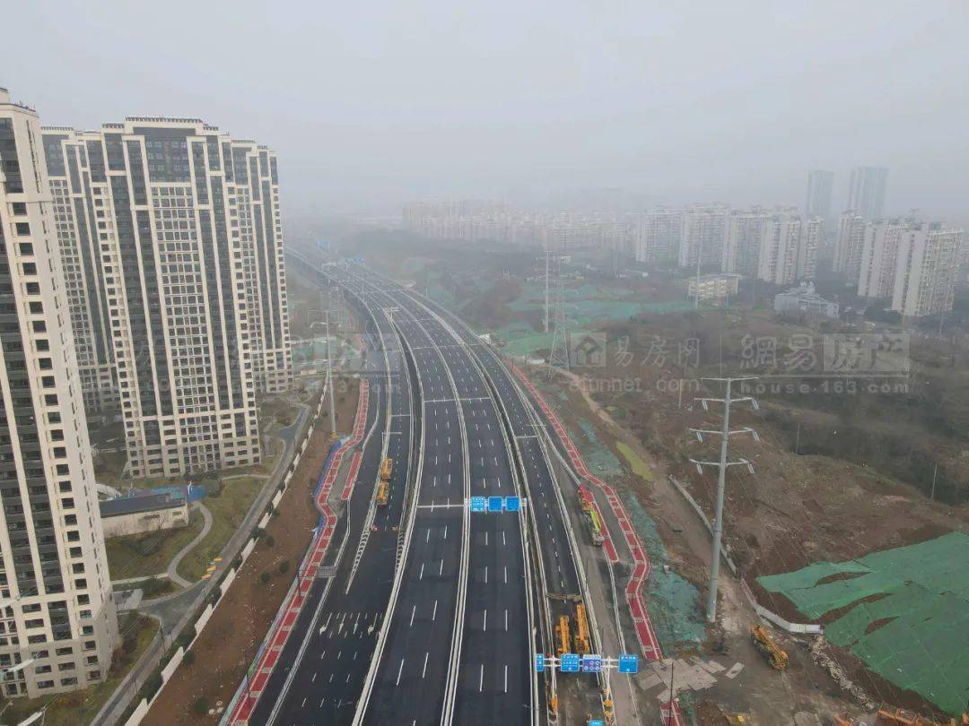 节前通车双向6车道串联建邺雨花江宁的机场二通道最新实探来了