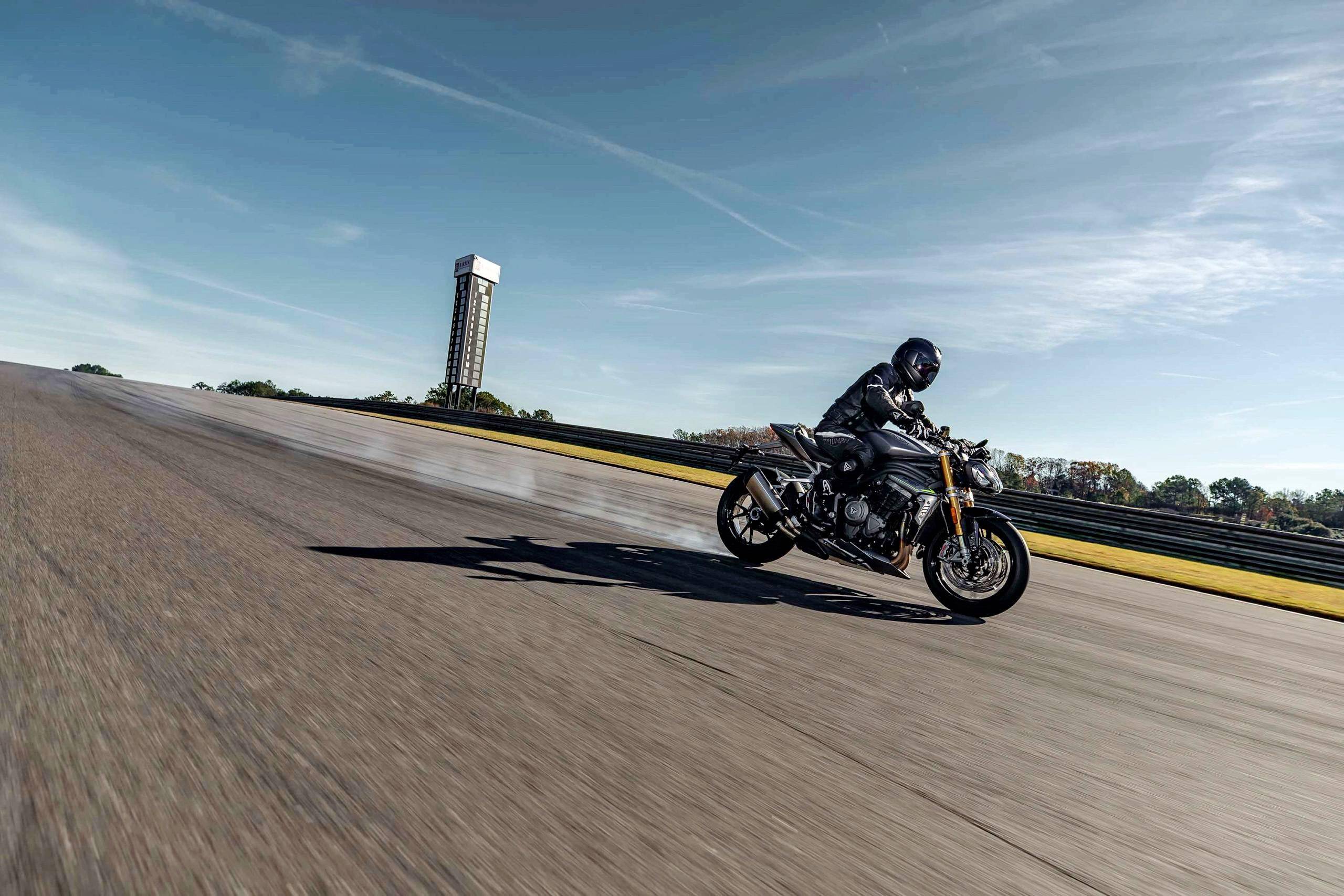 凯旋摩托发布新型街车speedtriple1200rs