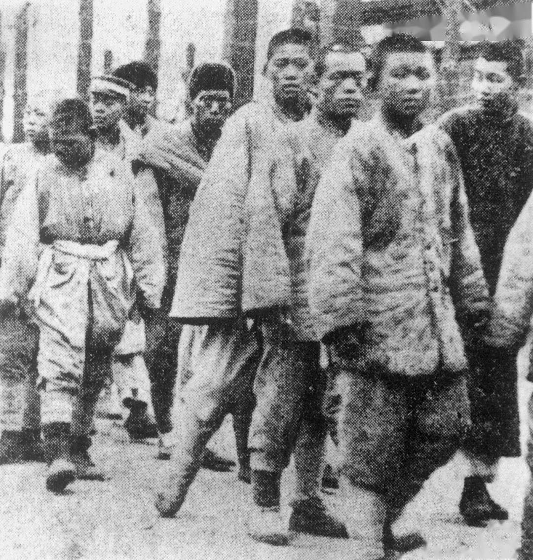 他曾去莫斯科学习,路径海参崴时对父亲表达了自己的理想;回国后,他