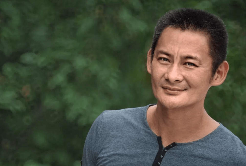 《西游记》"文殊菩萨",演了20年配角,他新剧又给黄晓明做陪衬