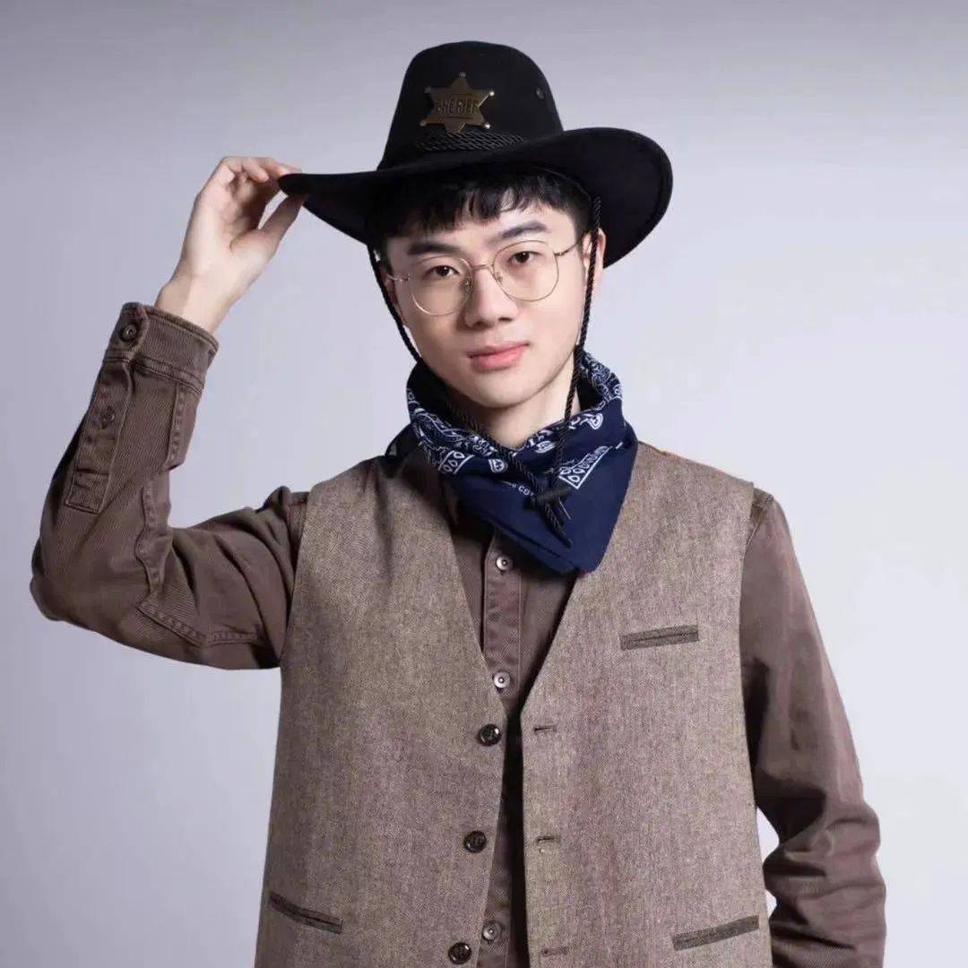 小钰与qg.宁清突破重重障碍来到总决赛现场,一同抢夺总决赛门票!