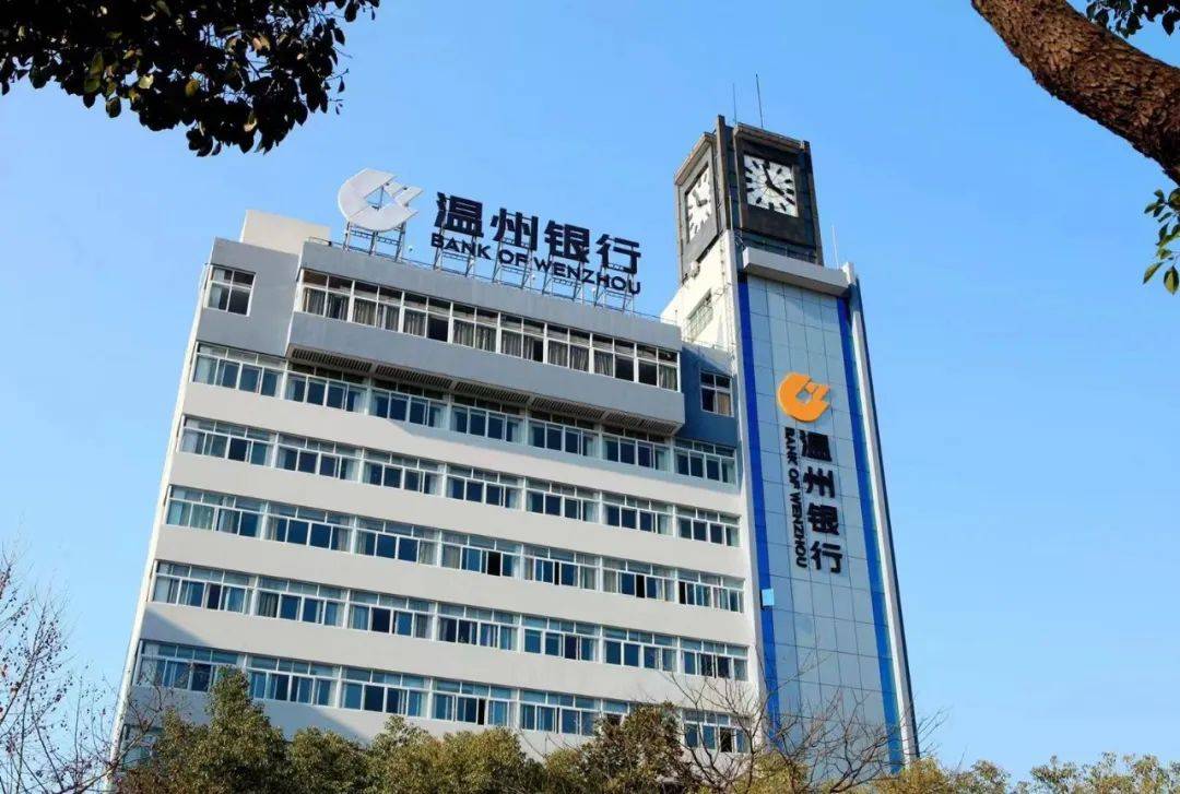温州银行去年净利下滑77%：行长被双开 内控