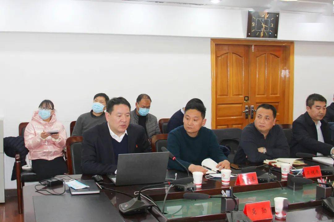 座谈会上,县第二人民医院党支部书记,院长刘海朝介绍了孟津县医共体