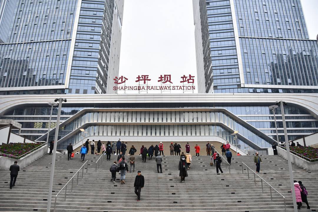 沙坪坝站 雷雪伊 魏伟 摄