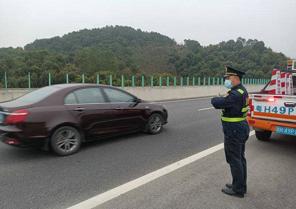 搭顺出行怎么升级_文明出行顺向停车绘画(2)