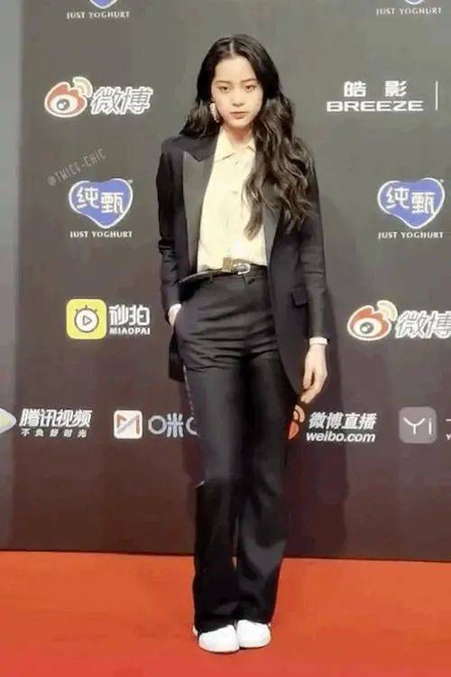 欧阳娜娜身材写真 图文 b09bea6330934076a19263653153fa70.jpeg