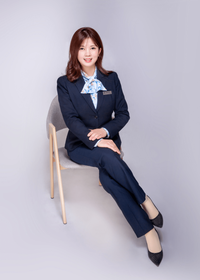 支行华宇春江花月社区支行岗位:社区经理06 杨家坪支行赵艺泽服务口号