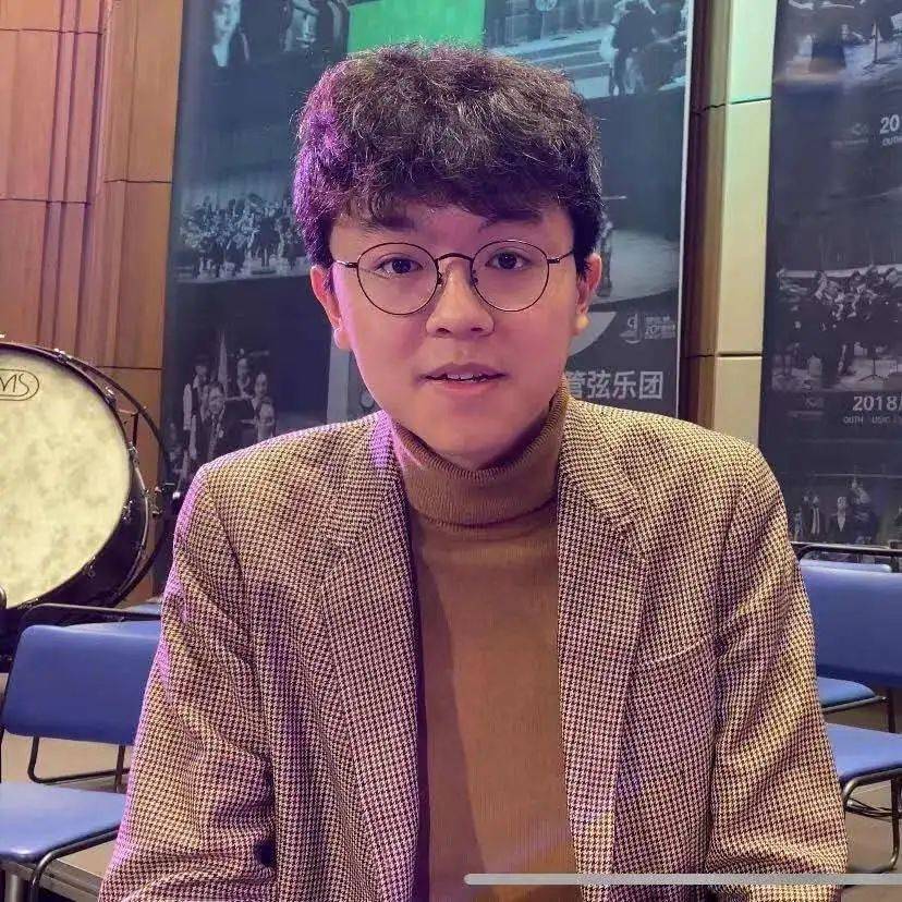 滕飞身为经历了疫情时期的职业音乐家,似乎对音乐家的角色,作用有了新